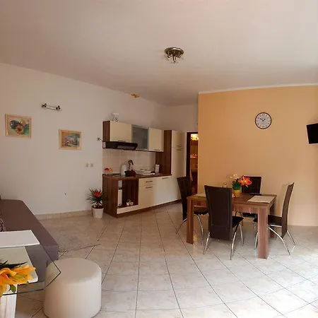 Apartment Veli Varos *