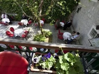 Veli Varos Split