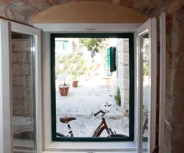 Veli Varos Appartement *