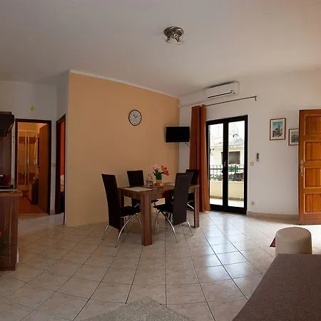 Apartman Veli Varos *