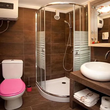 Veli Varos Apartman *