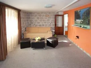 Veli Varos * Split