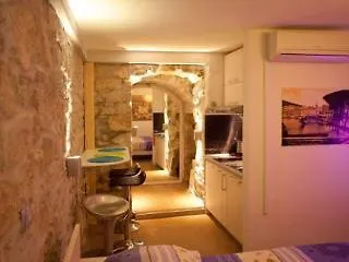 Veli Varos Apartman *