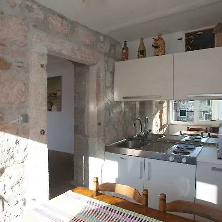 Veli Varos Split