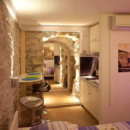 Veli Varos Apartman Split