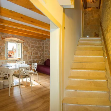 Veli Varos Apartman *
