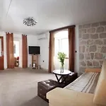 Veli Varos Apartment Split