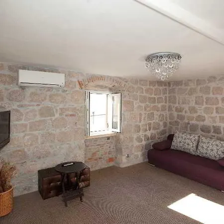 Veli Varos Apartment Split