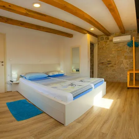 Veli Varos * Split